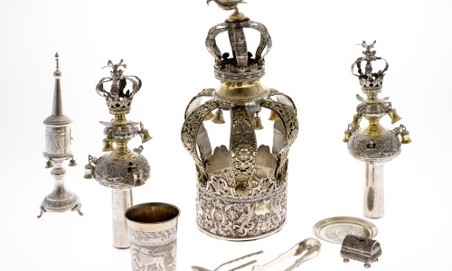 Tora-Aufsätze (Rimmonim) 
Metall
Wien um 1900
Jüdisches Museum Hohenems R 30 (IKG Wien Inv. Nr. 213)
