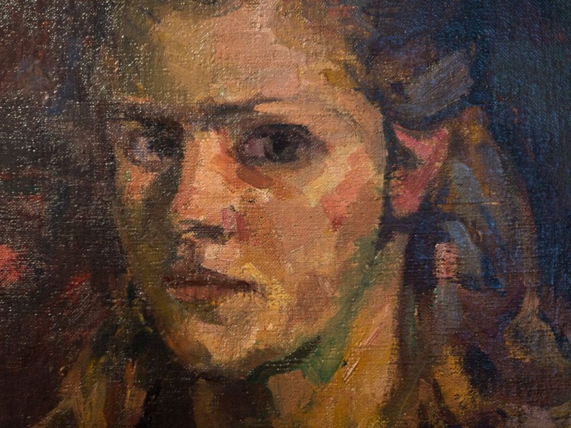 Gemaltes Frauenportrait mit sichtbaren Pinselstrichen, dunklem Hintergrund und roten sowie gelben Farbakzenten.